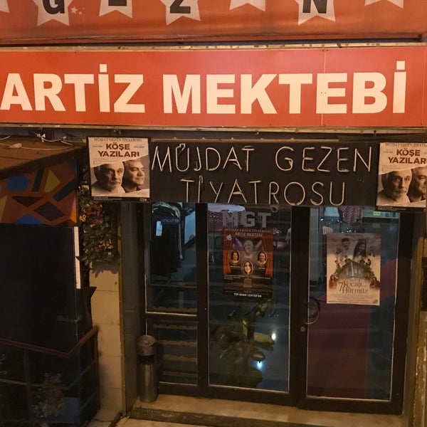 Das Foto wurde bei Müjdat Gezen Tiyatrosu von Tlg O. am 3/29/2018 aufgenommen