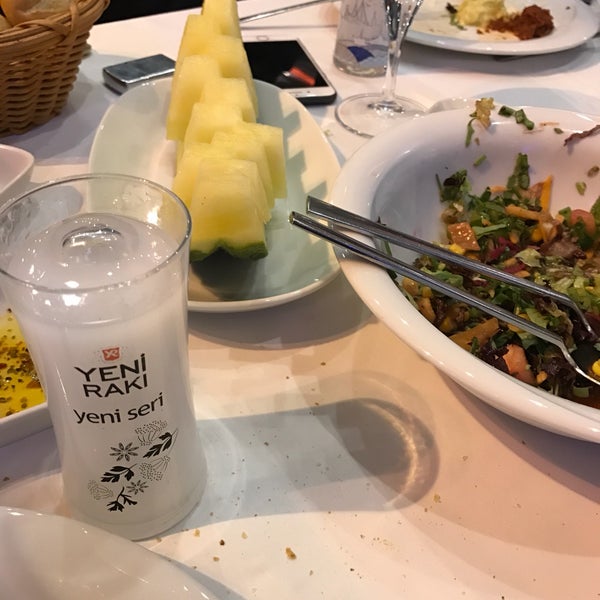 Photo prise au Beybalık Restaurant &amp; Sazende Fasıl par Tlg O. le2/10/2017