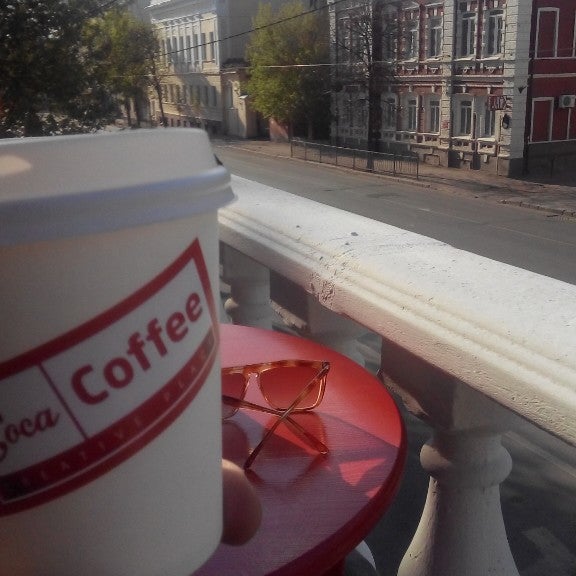 Отличный недорогой кофе и уютный балкон, выходящий на Карла Маркса