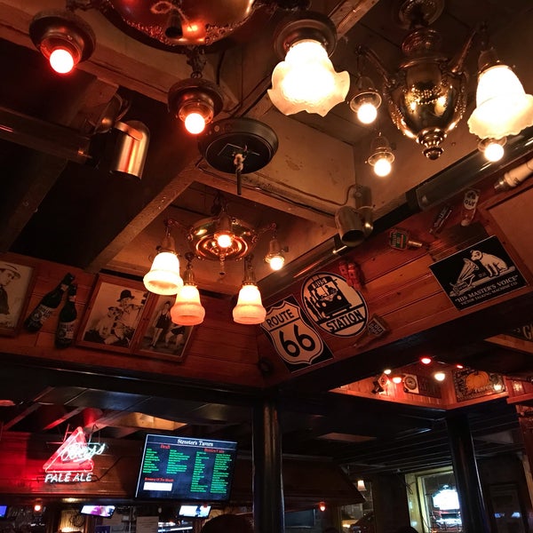 Foto tirada no(a) Streeter&#39;s Tavern por Mandy D. em 2/7/2019