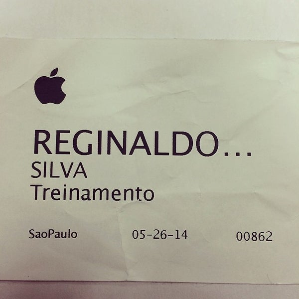 รูปภาพถ่ายที่ Apple Brasil โดย Reginaldo A. เมื่อ 5/26/2014