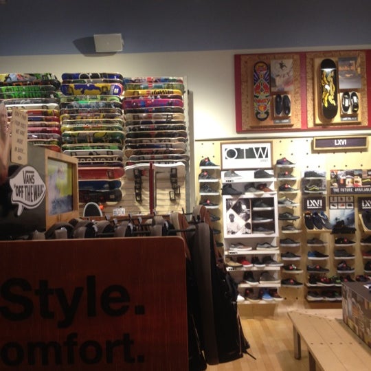 Vans Store - Victoria Gardens in Rancho Cucamonga, CA, 91739