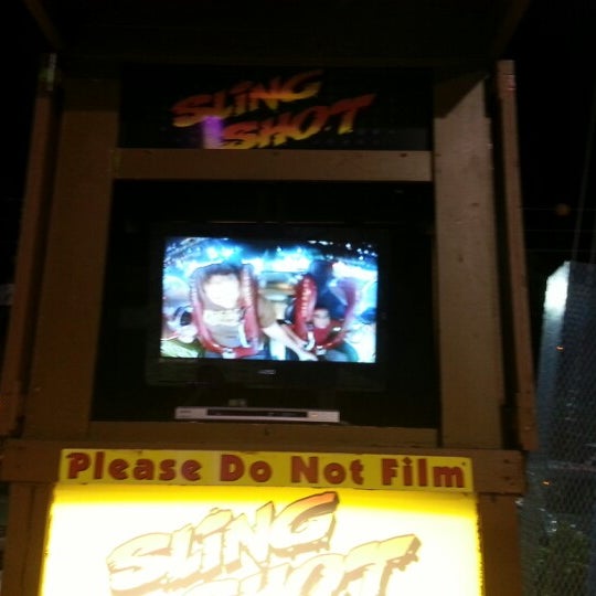 Photo taken at Slingshot and Vomatron by Clinton™ on 12/27/2012