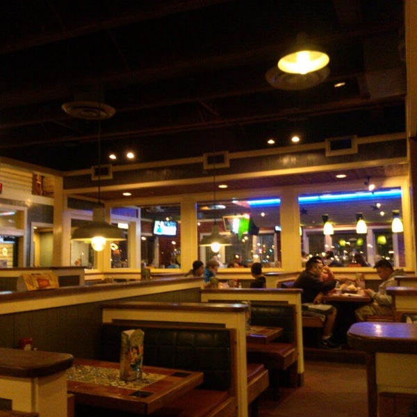 Photo taken at Chili&#39;s Grill &amp; Bar by Frank C. on 3/28/2013