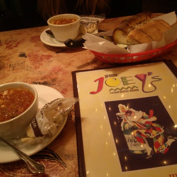 Foto tomada en Joey&#39;s Italian Restaurant  por Frank C. el 11/10/2013