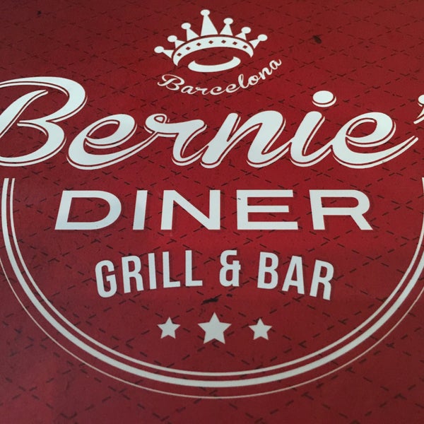 Снимок сделан в Bernie&#39;s Diner пользователем Ferreti 12/8/2016