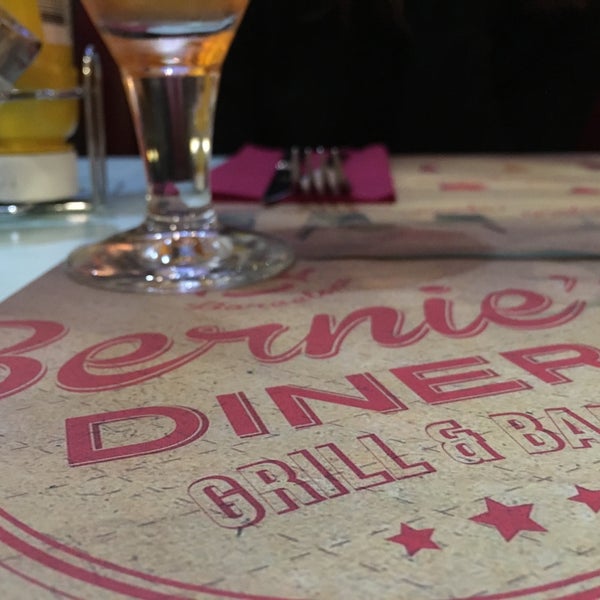 10/28/2018にFerretiがBernie&#39;s Dinerで撮った写真