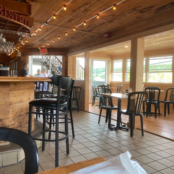 Photo prise au Boathouse Bistro Tapas Bar &amp; Restaurant par Michael M. le6/19/2021