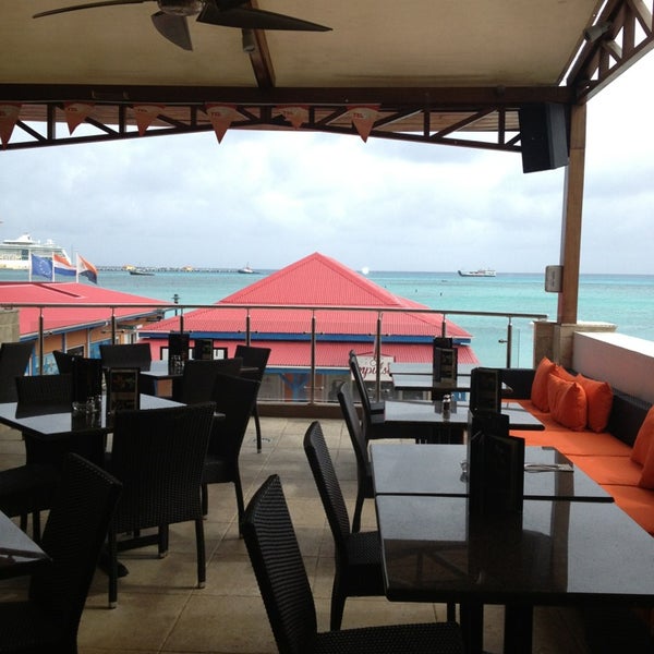 6/10/2013 tarihinde Dominiqueziyaretçi tarafından Hard Rock Cafe St. Maarten'de çekilen fotoğraf