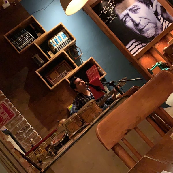 12/8/2018에 Micho X.님이 Café Bar 500 Noches Celaya에서 찍은 사진