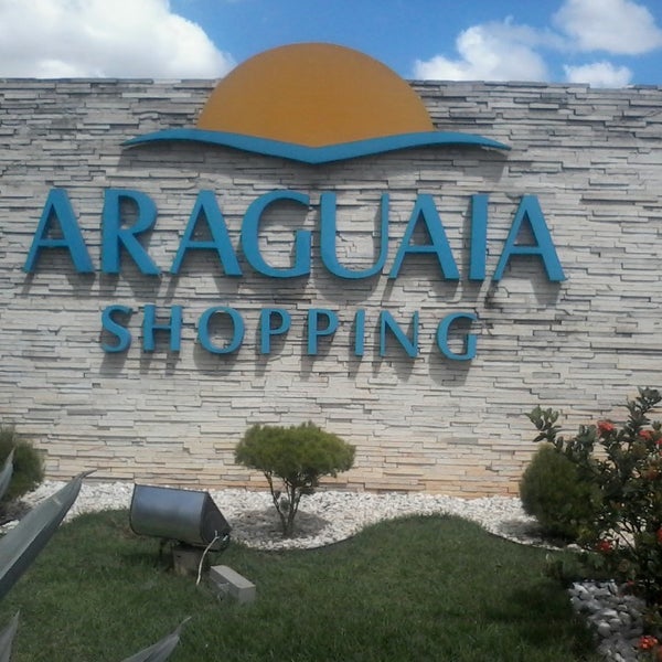 Photo taken at Araguaia Shopping by Andreus B. on 4/6/2014