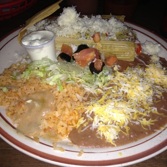 Foto diambil di Pedro&#39;s Mexican Restaurant oleh Frank L. pada 12/15/2012