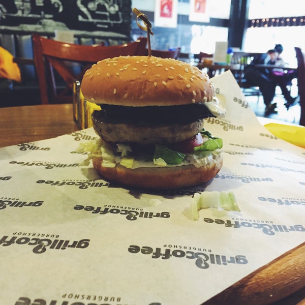 Снимок сделан в Grill&amp;Сoffee Burgershop пользователем Anastasiia D. 1/5/2015