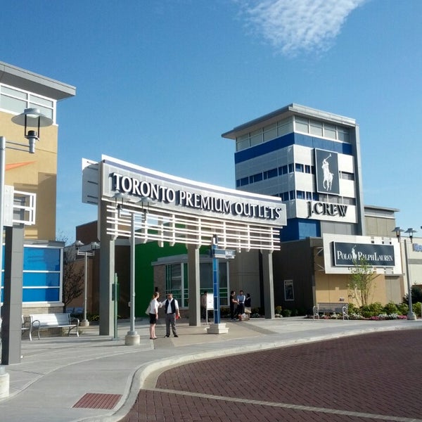 Premium Outlets - comercial de descuentos en Halton Hills