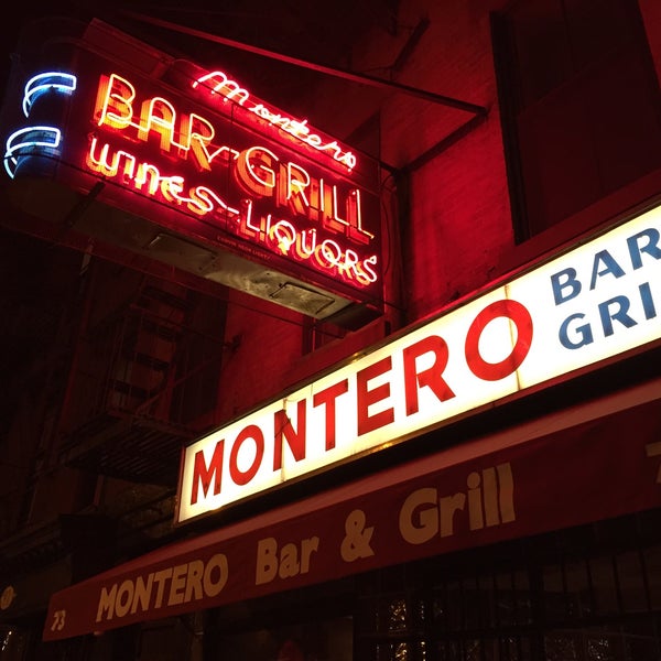 Das Foto wurde bei Montero Bar &amp; Grill von charles m. am 5/2/2015 aufgenommen