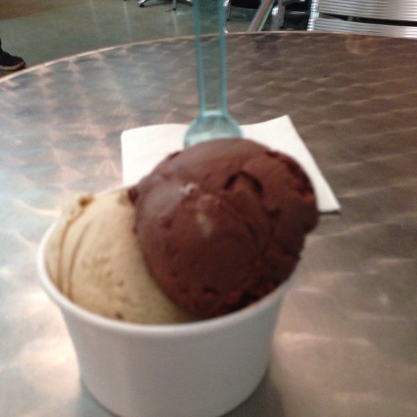 รูปภาพถ่ายที่ Glacé Artisan Ice Cream โดย Meg W. เมื่อ 1/14/2014