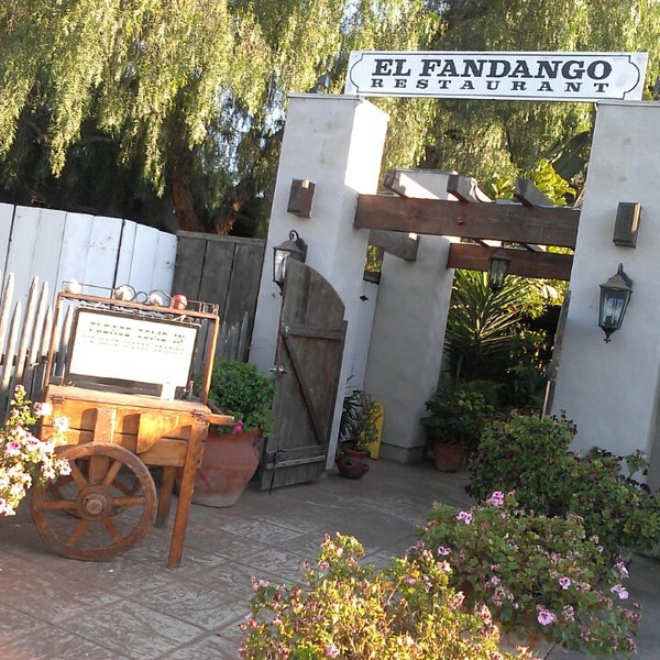 Foto tirada no(a) El Fandango Restaurant por $$$hawna M. em 5/13/2013