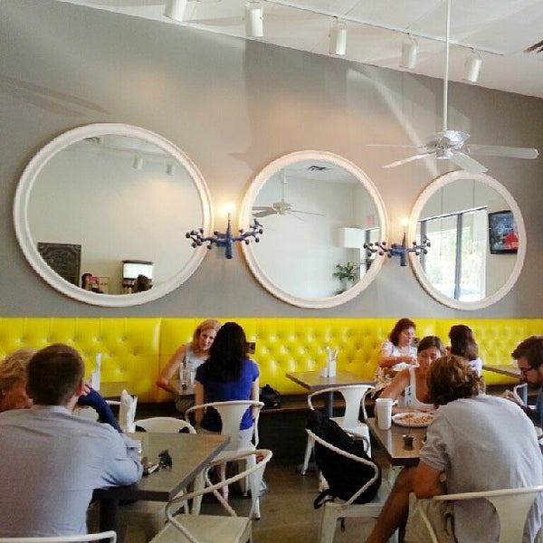 รูปภาพถ่ายที่ Marye&#39;s Gourmet Pizza Pub โดย Linda เมื่อ 8/30/2013