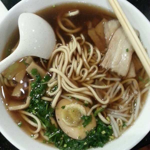 Foto tomada en Xian Sushi &amp; Noodle  por Linda el 2/10/2014