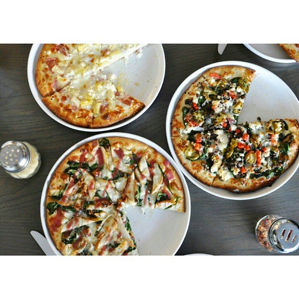 รูปภาพถ่ายที่ Marye&#39;s Gourmet Pizza Pub โดย Linda เมื่อ 11/18/2014