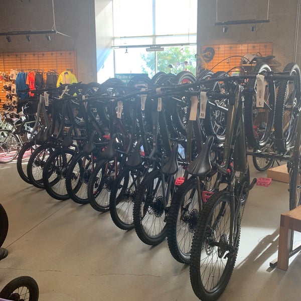 REI Sporting Goods Retail in Rancho Cucamonga