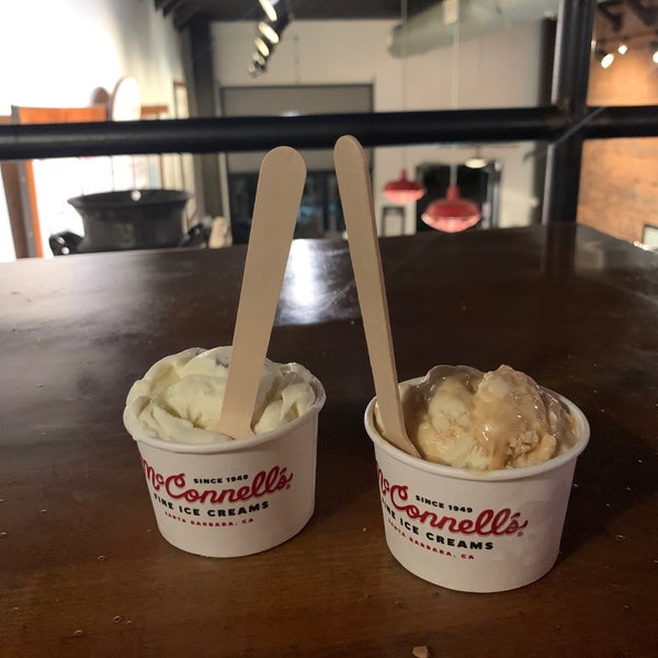 Foto tirada no(a) McConnell&#39;s Fine Ice Creams por 🎀 Jeejay 🎀 em 9/19/2021