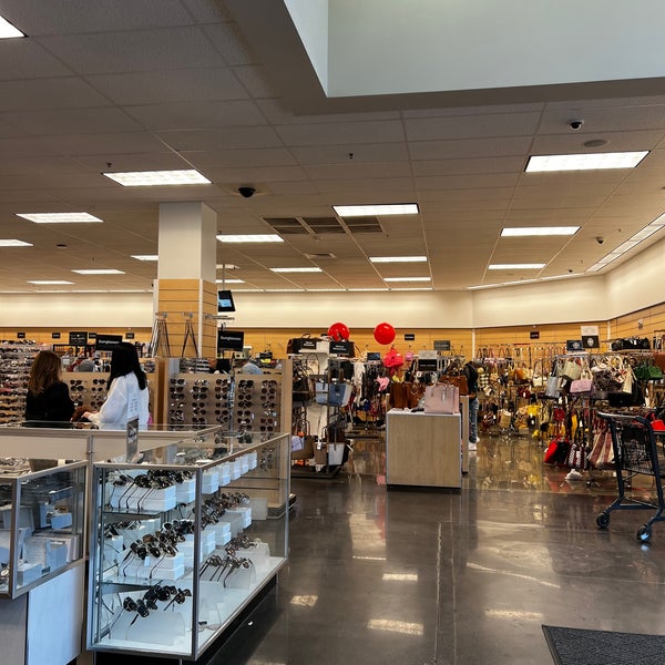 Nordstrom Rack 1601 N Victory Pl