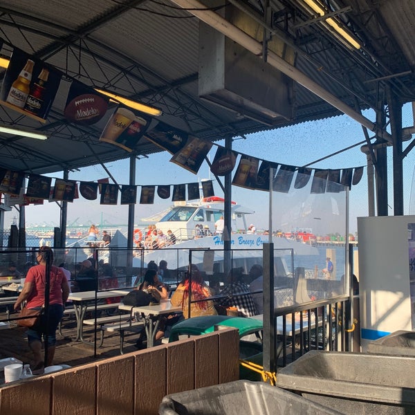 Das Foto wurde bei San Pedro Fish Market @The Landing von 🎀 Jeejay 🎀 am 10/3/2020 aufgenommen