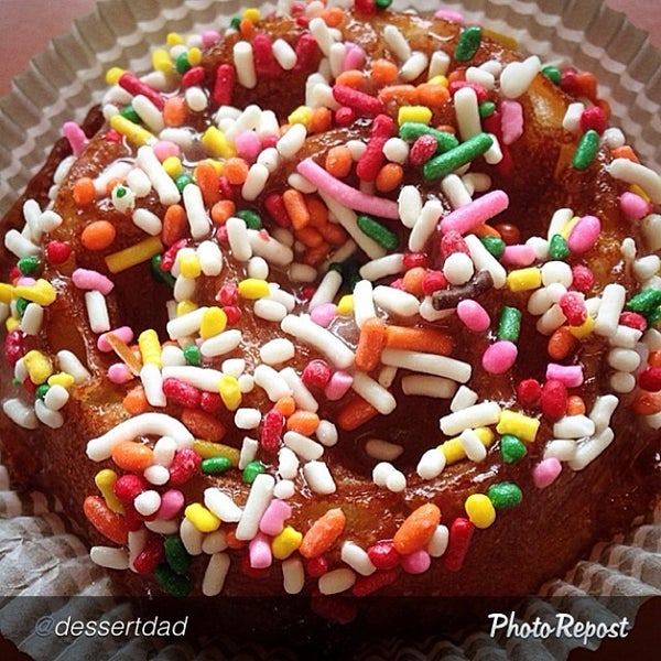 Das Foto wurde bei DK&#39;s Donuts and Bakery von Mayly am 7/29/2014 aufgenommen