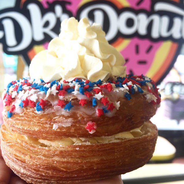 Das Foto wurde bei DK&#39;s Donuts and Bakery von Mayly am 7/4/2015 aufgenommen