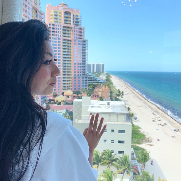 Photo taken at Pelican Grand Beach Resort &amp; Spa by Mayly on 5/12/2019