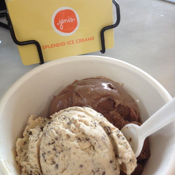 5/6/2013 tarihinde Marie S.ziyaretçi tarafından Jeni&#39;s Splendid Ice Creams'de çekilen fotoğraf