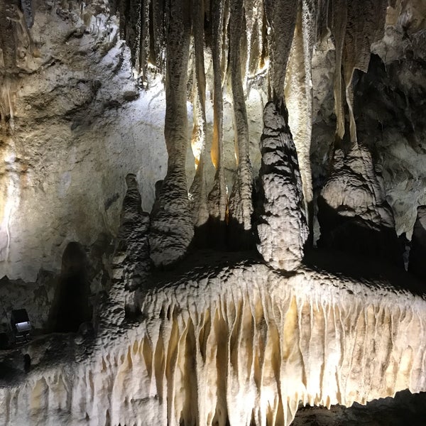 Foto diambil di Le Domaine des Grottes de Han / Het Domein van de Grotten van Han oleh Yvon F. pada 8/14/2017