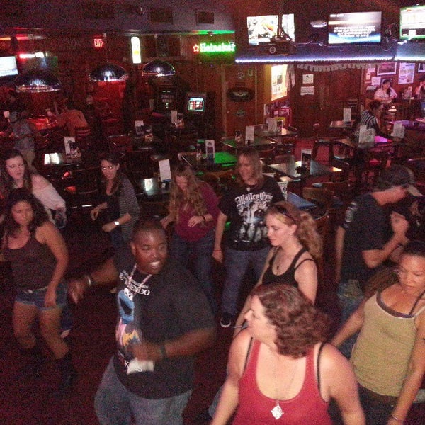 Photo taken at Little Hoolie&#39;s Sports Bar by delvin h. on 3/13/2013