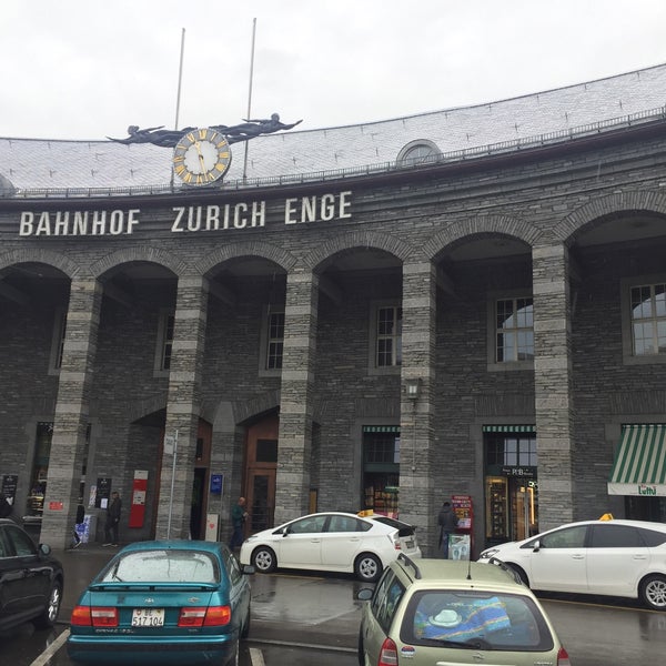 Foto diambil di Bahnhof Zürich Enge oleh Carmie P. pada 5/1/2018