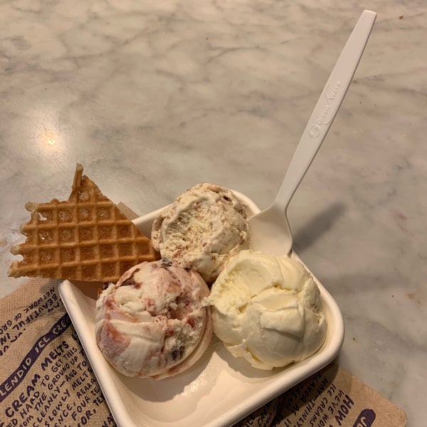 7/18/2019 tarihinde Justin B.ziyaretçi tarafından Jeni&#39;s Splendid Ice Creams'de çekilen fotoğraf