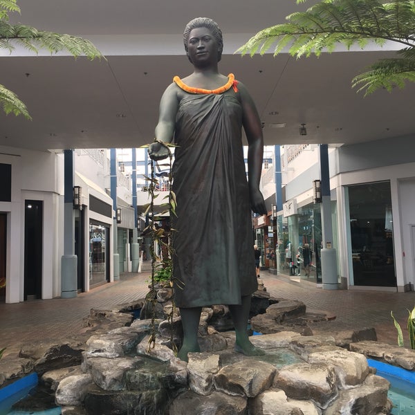 Photo taken at Queen Ka&#39;ahumanu Center by Justin B. on 7/30/2018