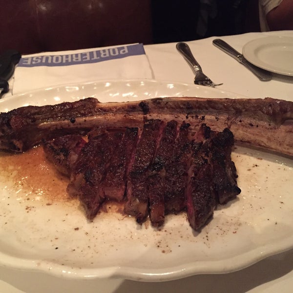 Foto tirada no(a) Old Homestead Steakhouse por CJ Y. em 9/11/2015