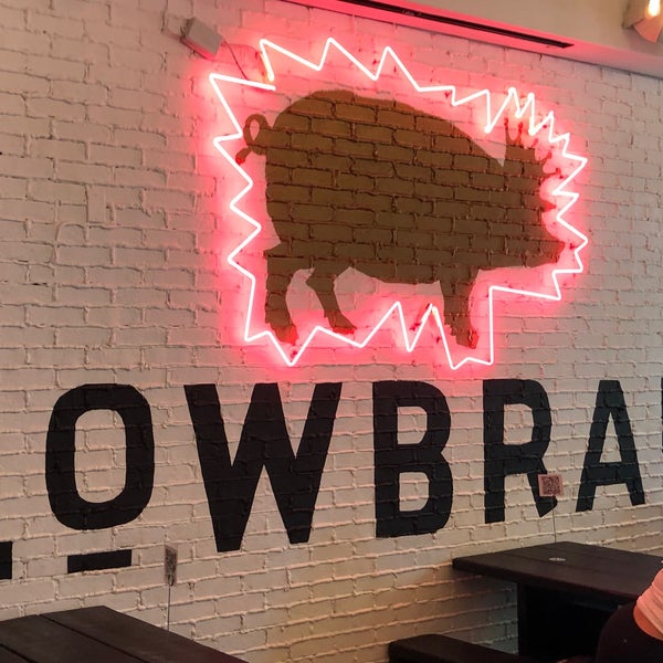 รูปภาพถ่ายที่ LowBrau โดย CJ Y. เมื่อ 5/29/2021