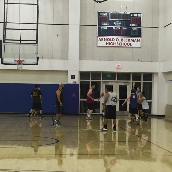 Beckman High School Irvine'de Lise