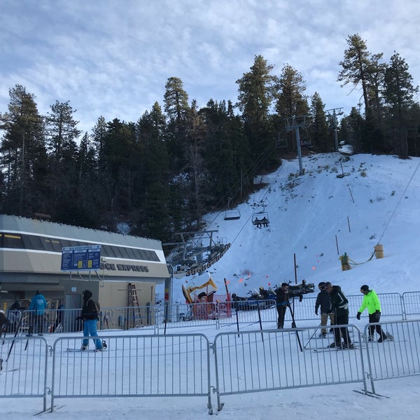 Снимок сделан в Mountain High Ski Resort (Mt High) пользователем CJ Y. 12/31/2018