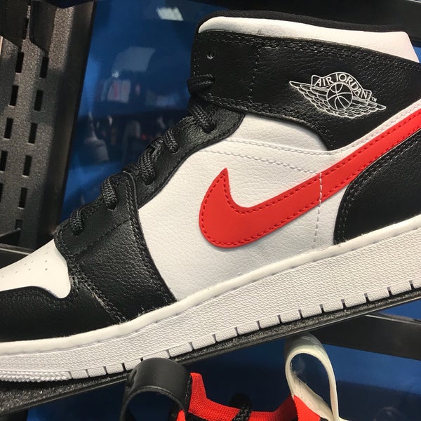 foot locker brea mall