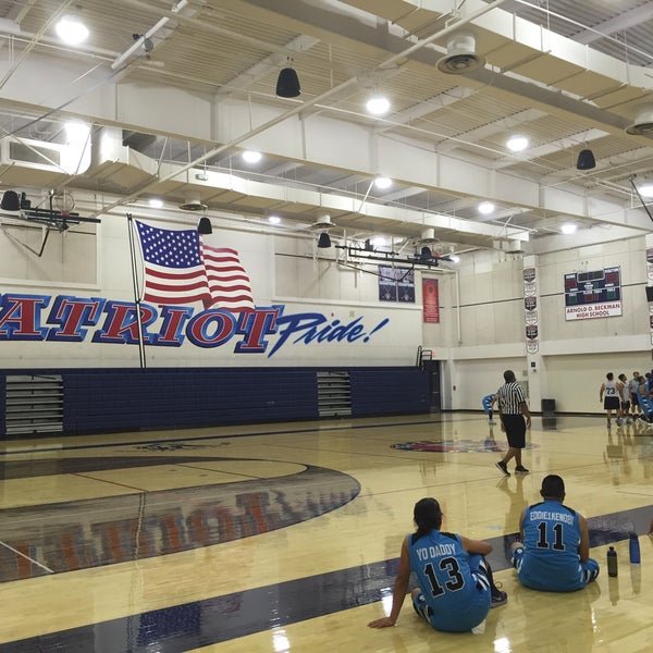 Beckman High School Irvine'de Lise