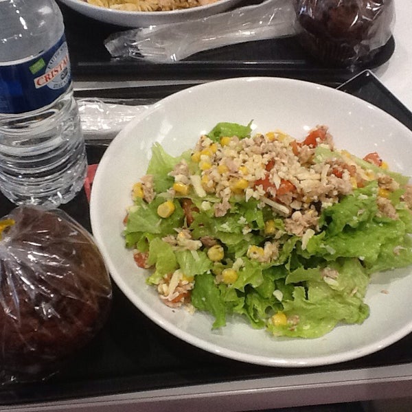 Foto tirada no(a) Eat Salad por Anne G. em 2/7/2014