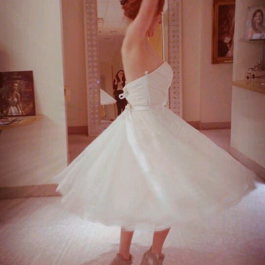 Foto tirada no(a) Macy&#39;s Bridal Salon por joonspoon em 4/2/2013