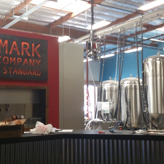 Foto tirada no(a) Benchmark Brewing Company por joonspoon em 6/20/2013