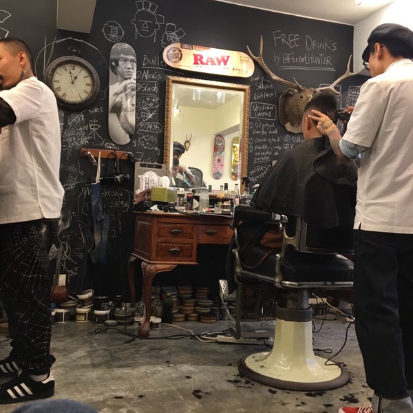 Das Foto wurde bei Hair House Barbershop by Adam Chan von Iain F. am 1/8/2017 aufgenommen