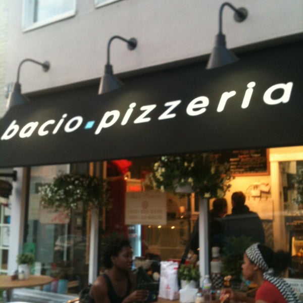Foto diambil di Bacio Pizzeria oleh mac d. pada 4/24/2013