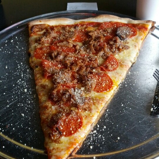 Big Pie in the Sky Pizzeria Kennesaw'da Pizzacı