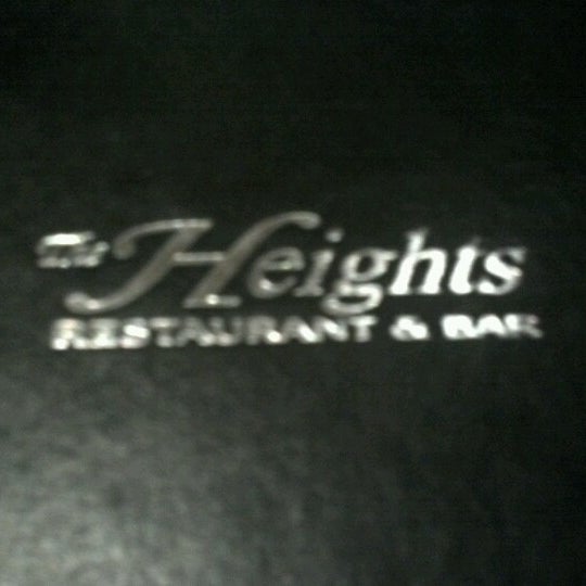 10/12/2012 tarihinde Sean W.ziyaretçi tarafından The Heights Restaurant &amp; Bar'de çekilen fotoğraf